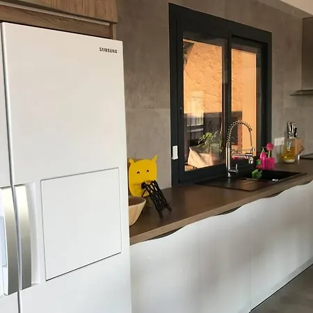 Villa Familiale Avec Piscine Et Climatisation *